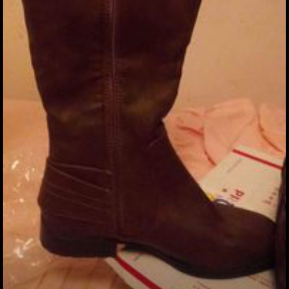 Women's faux leather boots NWOT